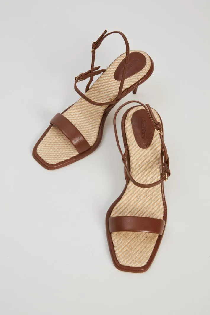 Sandali in pelle e rafia